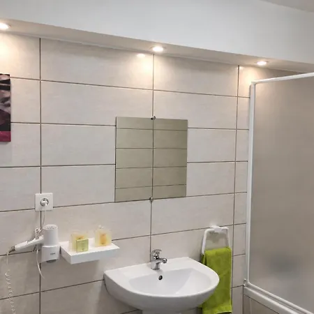 Contact Les Boucles De Meuse Hotel